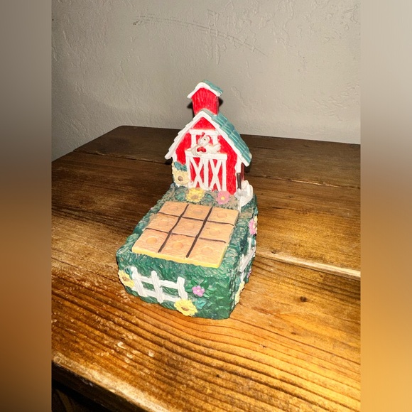 Vintage Tic Tac Toe Barn with Barn Animals! 10 Pieces Cows & Pigs - Picture 6 of 14